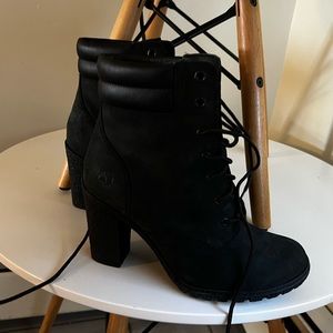 Women’s size 7.5 heeled timberland boots